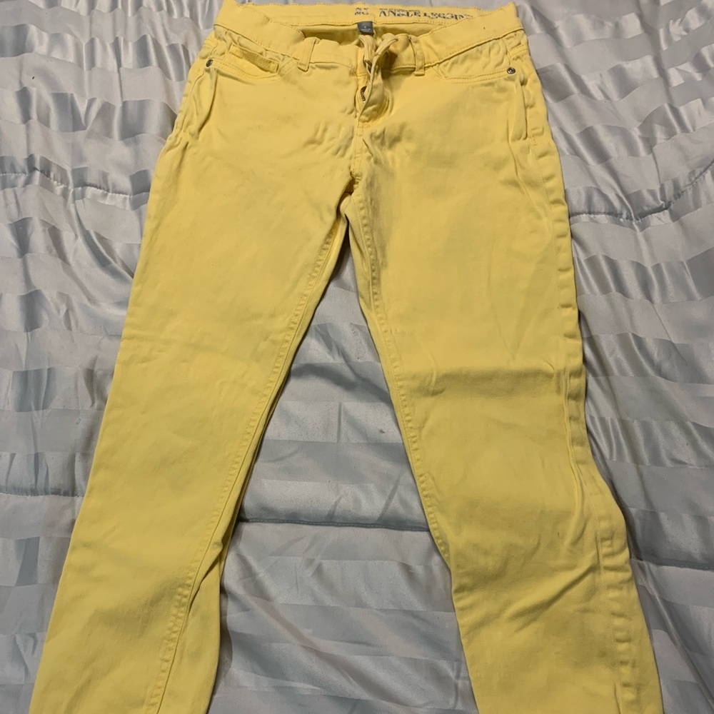 Size: 6 Color: Yellow
